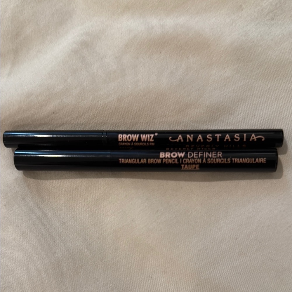 Anastasia Brow Wiz and Definer in Taupe​